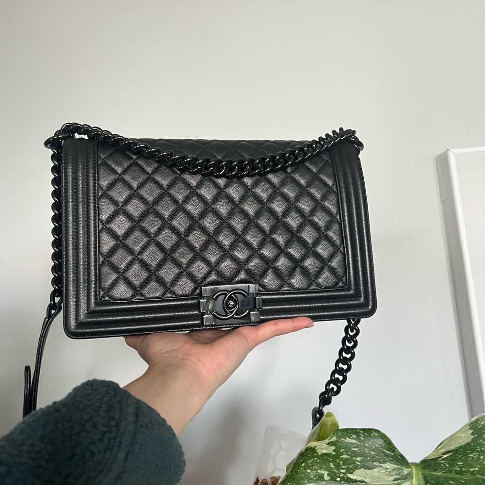 ❌SOLD❌Authentic Chanel So black New medium boy